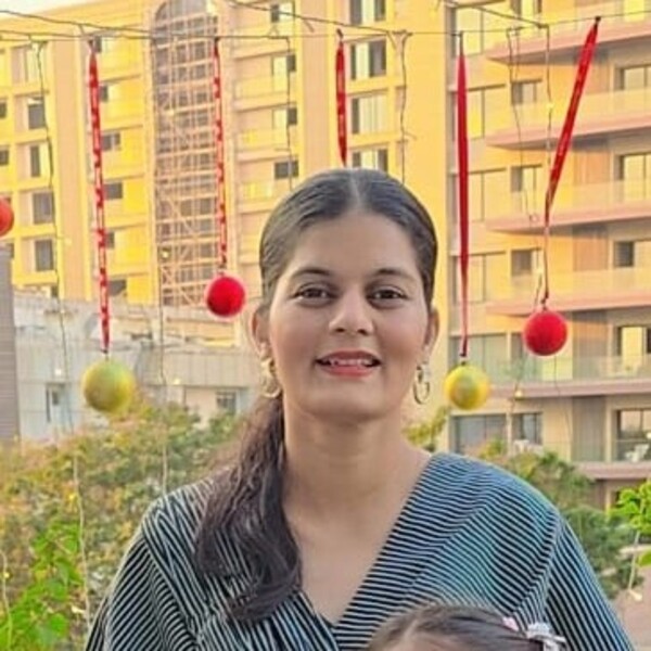 Arti - Management accounting teacher - Surat