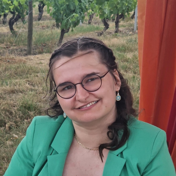 Enola - Prof d'anglais - Angers