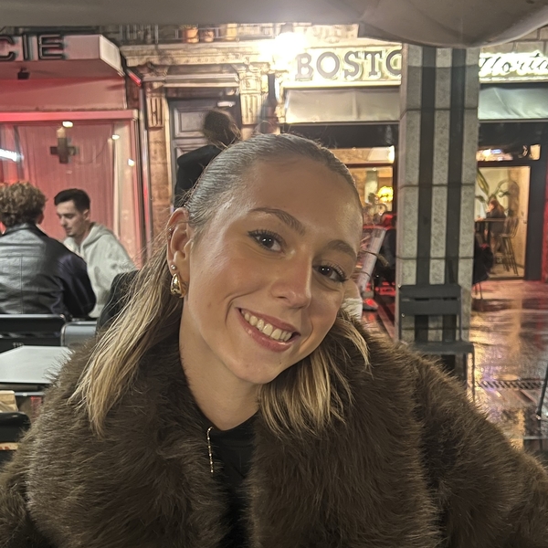 Anouk - Prof de SES - Lyon