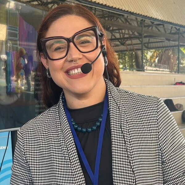 LORENA - Professor de administração - São Gonçalo