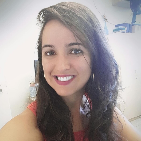 Camila - Professor de biologia celular - 