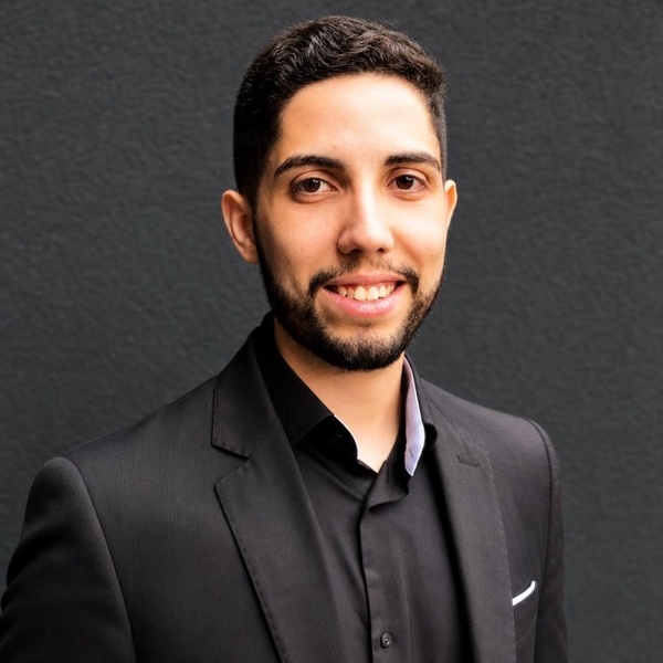 Tiago - Professor de Finanças - Londrina