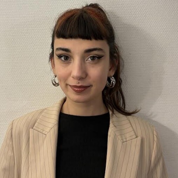Aleyna - Fransızca öğretmeni - 