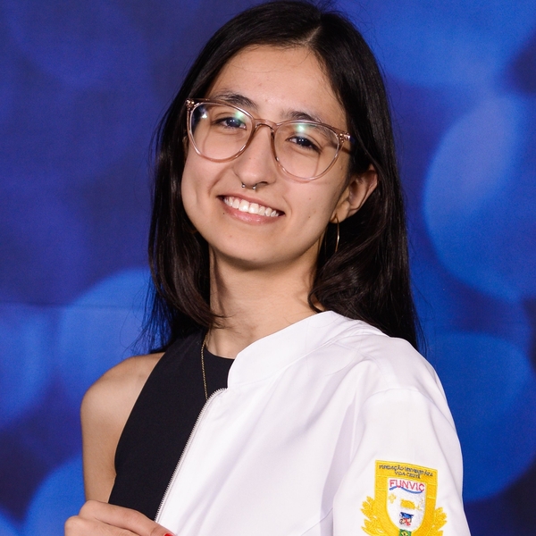 Camille - Prof de odontologia - Guaratinguetá