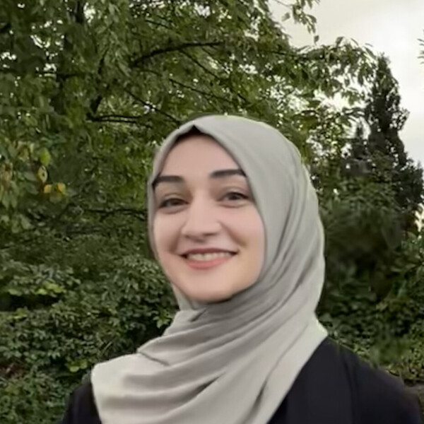 Safiye - Almanca öğretmeni - İstanbul