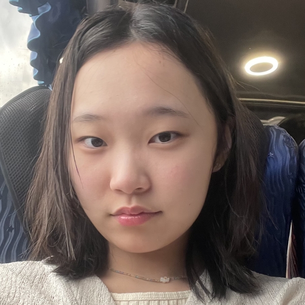 Yunha - Korean teacher - Surrey