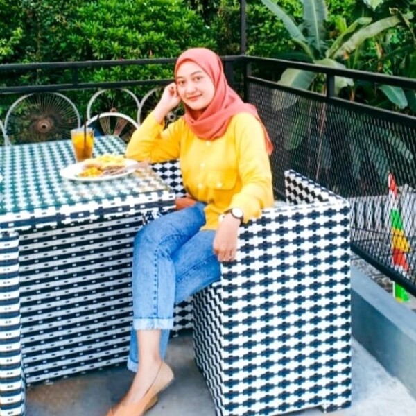 Dinie - Guru bahasa inggris - Kecamatan Sumedang Utara