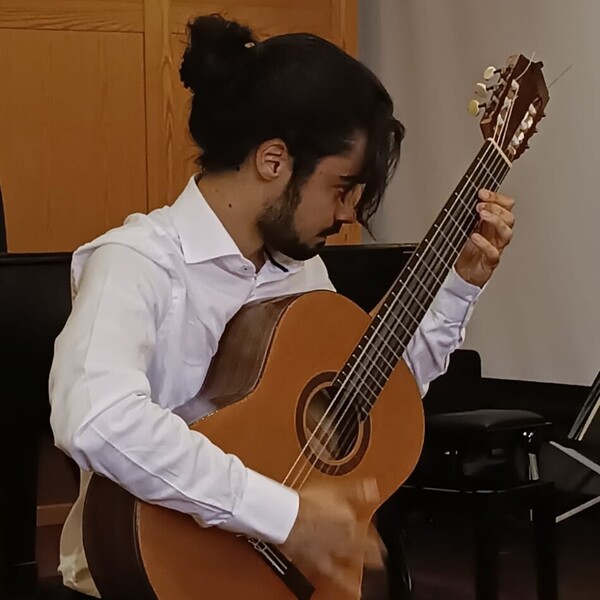 Alessandro - Insegnante di chitarra classica - Ponte Galeria