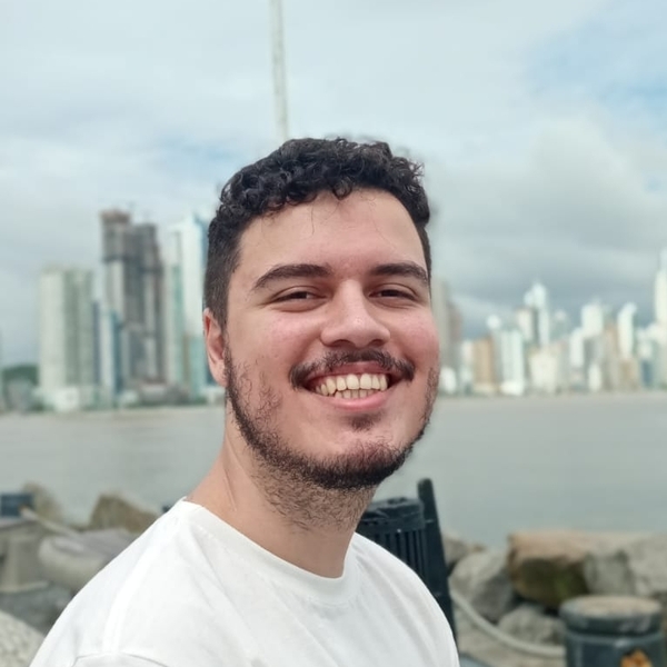 Eduardo - Prof de finanças - São Paulo