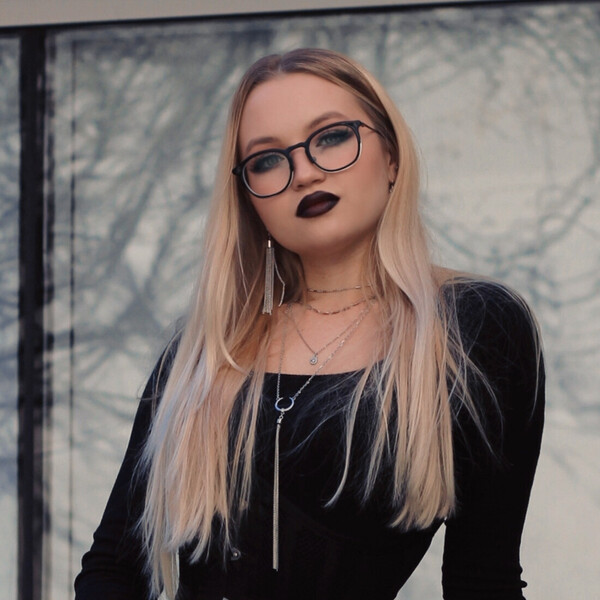 Kitti - Make-up tutor - Fort Worth