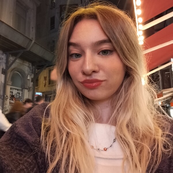 İrem - Almanca öğretmeni - İstanbul
