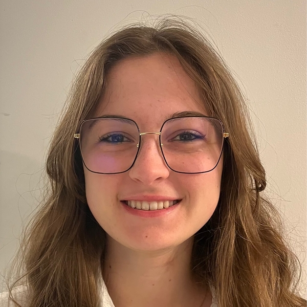 Romane - Prof de SVT - Sathonay-Village