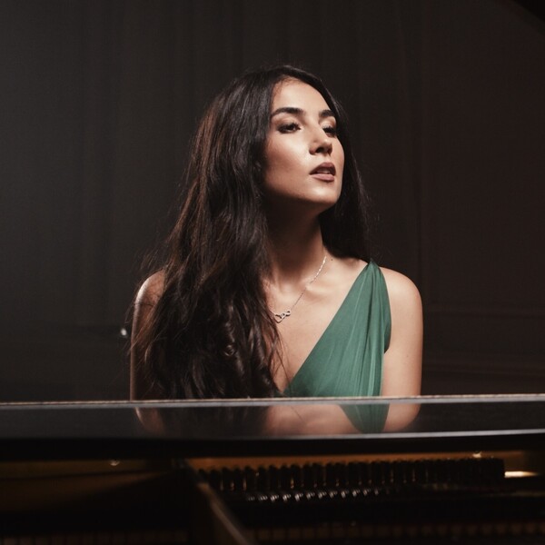 Dina - Piano tutor - London