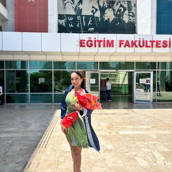 Ezgi - Türkçe öğretmeni - 