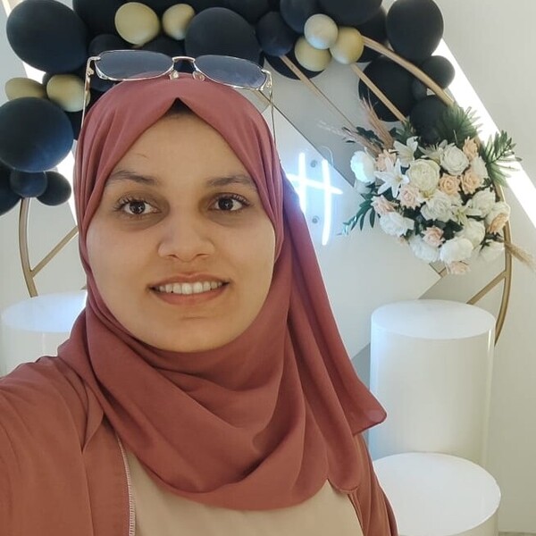 Sara - Prof d'arabe - Fès