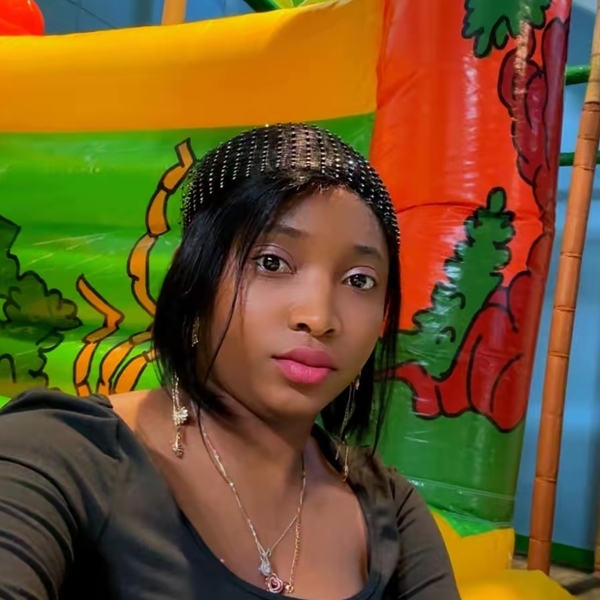 Victoria - English tutor - Surrey