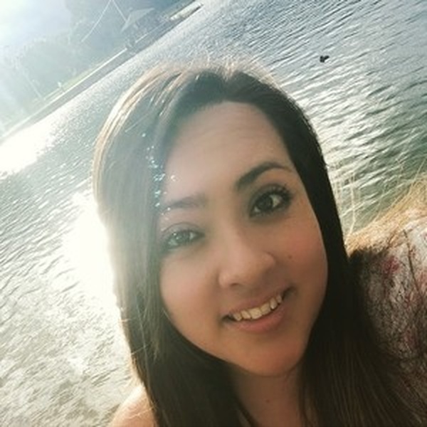 Angie - profesor de medicina alternativa - Bogotá