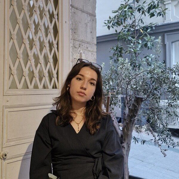 Almira - Matematik öğretmeni - İstanbul