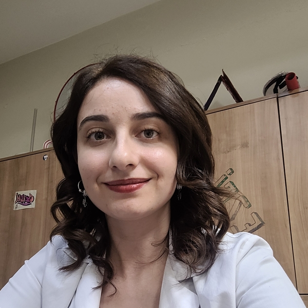 Elif - Biyoloji öğretmeni - 
