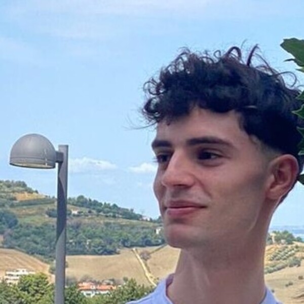 Antonio - Insegnante di software e programmi - Ancona