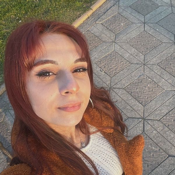 Elif - Türkçe öğretmeni - 