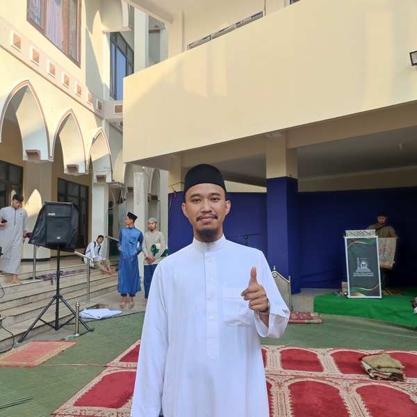 Luqman - Guru bahasa arab - Surabaya