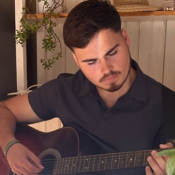 Charles - Guitar tutor - Mossel Bay