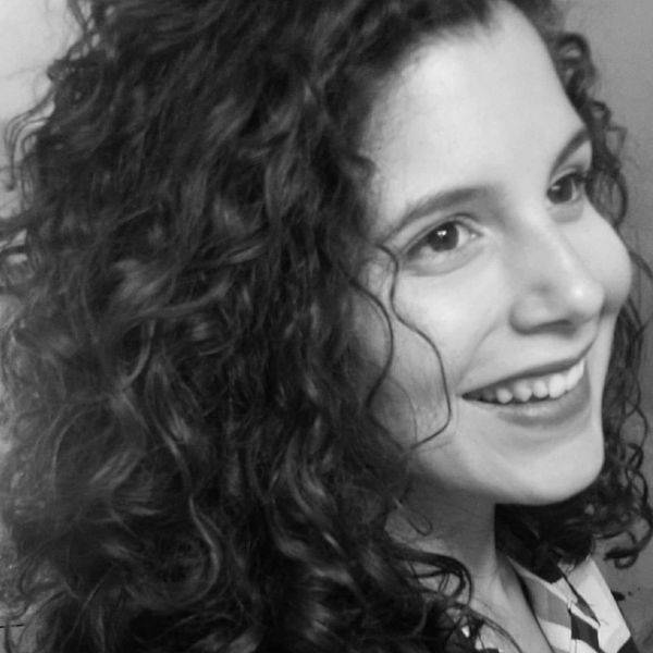 Eduarda - Professor de coreano - Amora