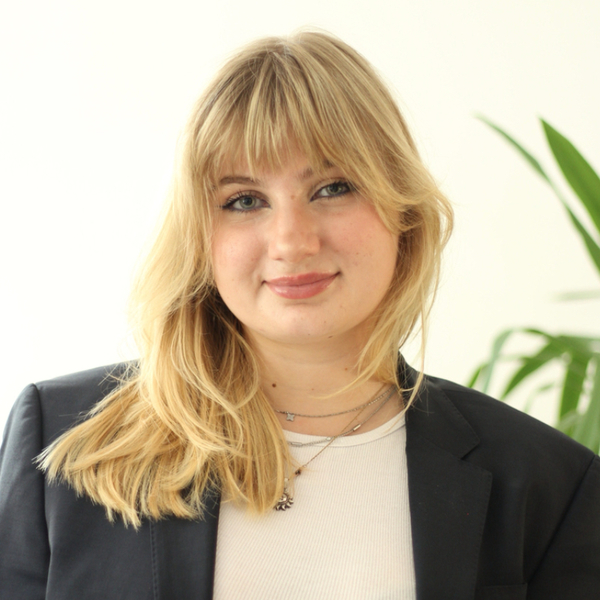 Thaïs - Prof de portugais brésilien - Chambourcy