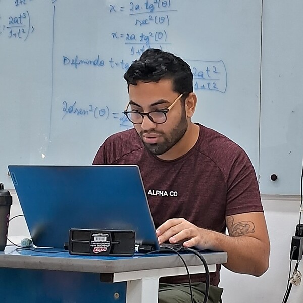 Pedro - Professor de matemática - Salvador