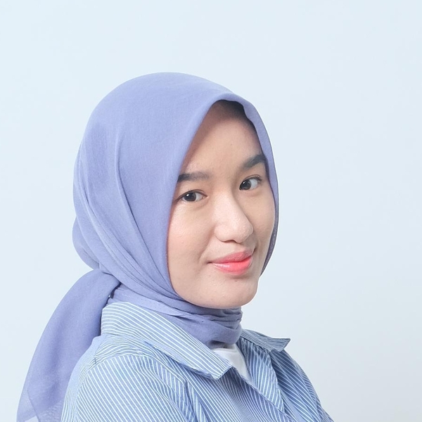 Yulia - Guru bahasa indonesia - Medan