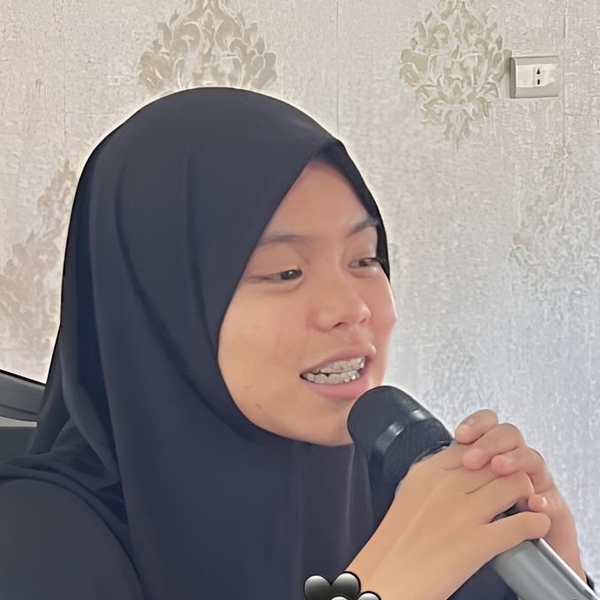 Putri Alifa - Guru bahasa inggris - Payakumbuh