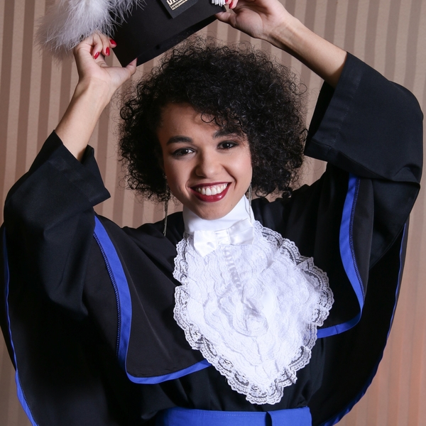 Thaisy - Prof de expressão oral - japonês - Rubem Berta