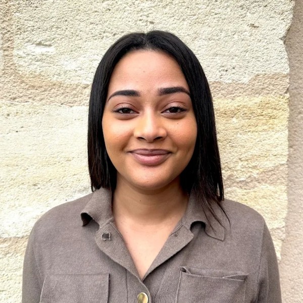 Naéma - Prof d'anglais - Champs-sur-Marne