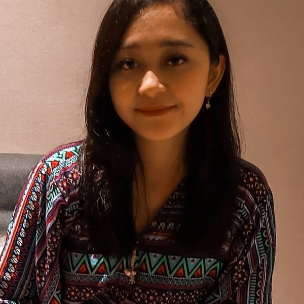 Melza - Guru bahasa inggris - Surabaya