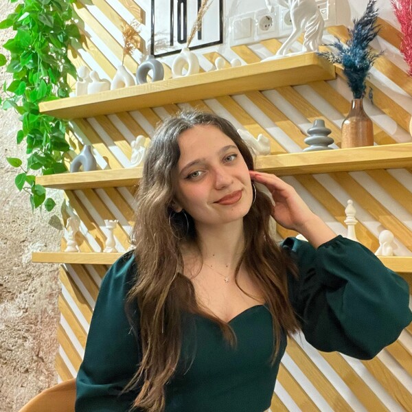 Beyza - Dilbilgisi öğretmeni - Kastamonu
