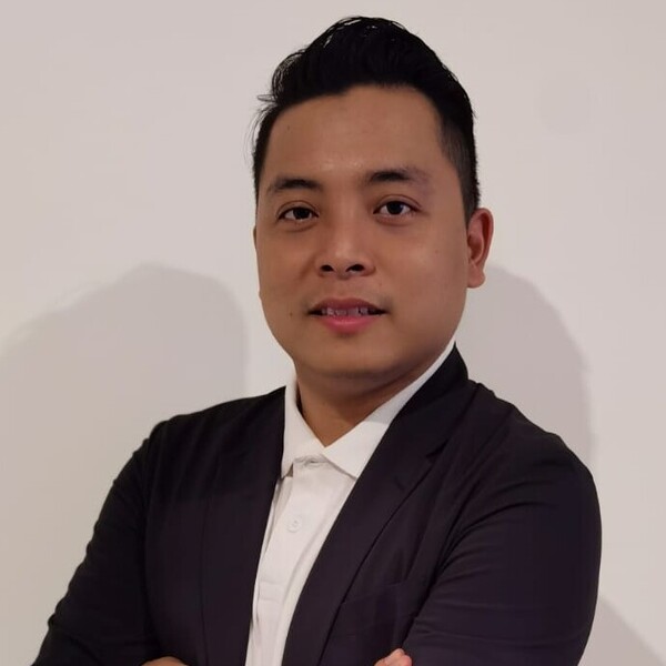 Gusti Putu - Guru microsoft word - Denpasar