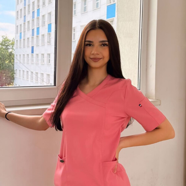 Giulia - Profesor de chimie organică - Galați