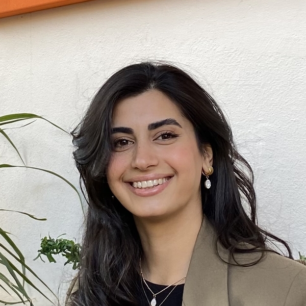 Zeynep - Okul derslerine destek öğretmeni - 