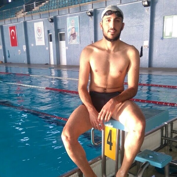 Melih - Yüzme öğretmeni - 