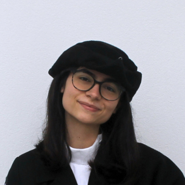 Lara - Prof de gramática - Guimarães