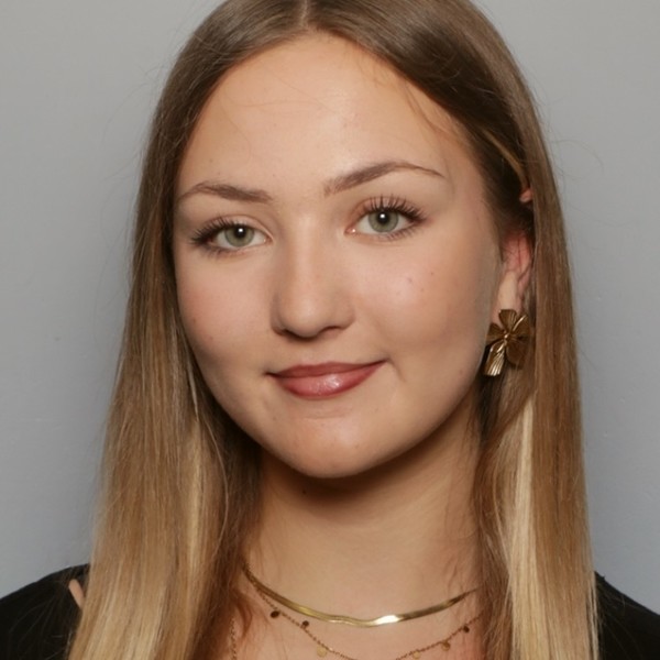 Maia - Prof d'histoire - Paris