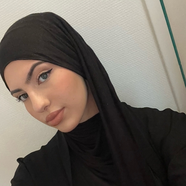 Amina - Prof de community management - Saint-Ouen-l'Aumône