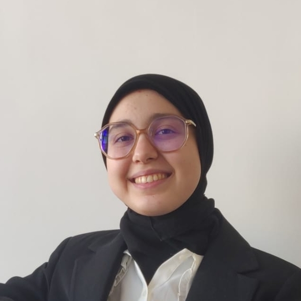 Zineb - Prof de SVT - 