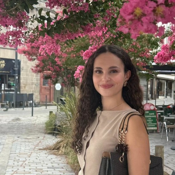 Yasmine - Prof d'aide aux devoirs - Limoges