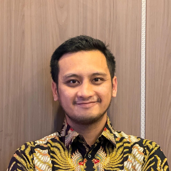 Cendra - Guru manajemen - Kecamatan Setu