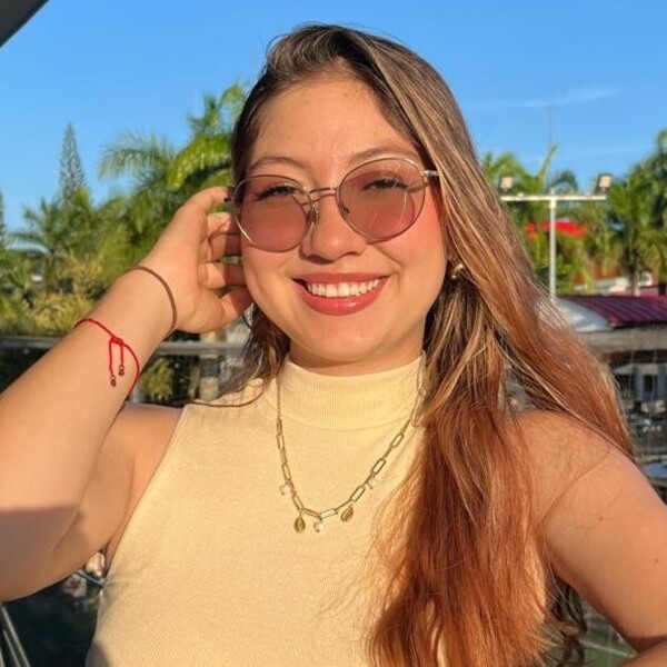 Laura Sofia - Profe de francés - Cali