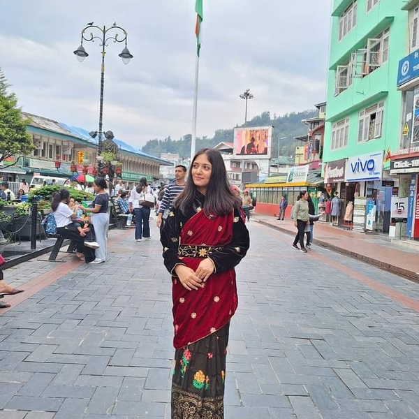 Renu - English tutor - Sangkhola