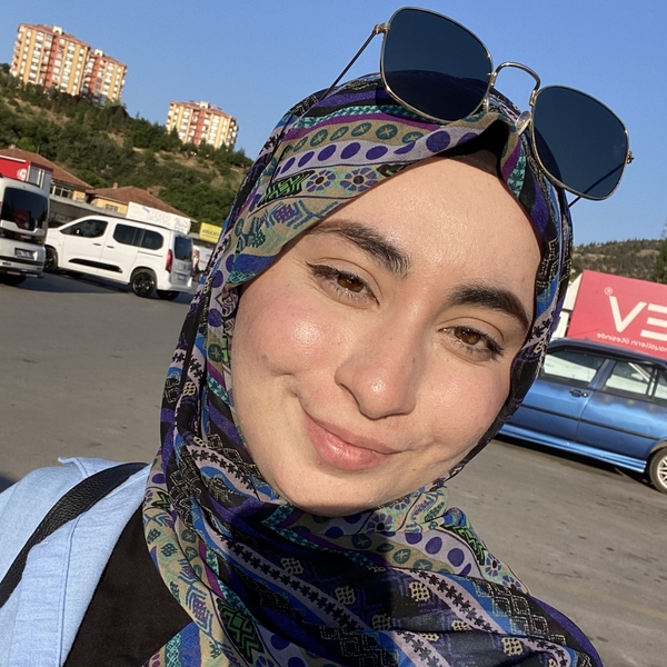 Zeynep - Biyoloji öğretmeni - Ankara