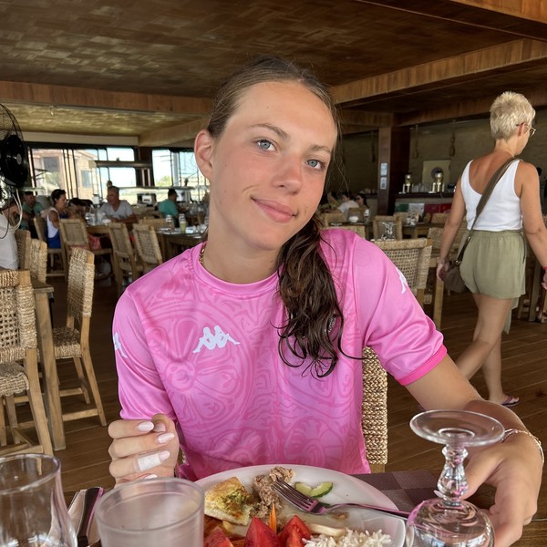 Romane - Prof de volley - Dingsheim